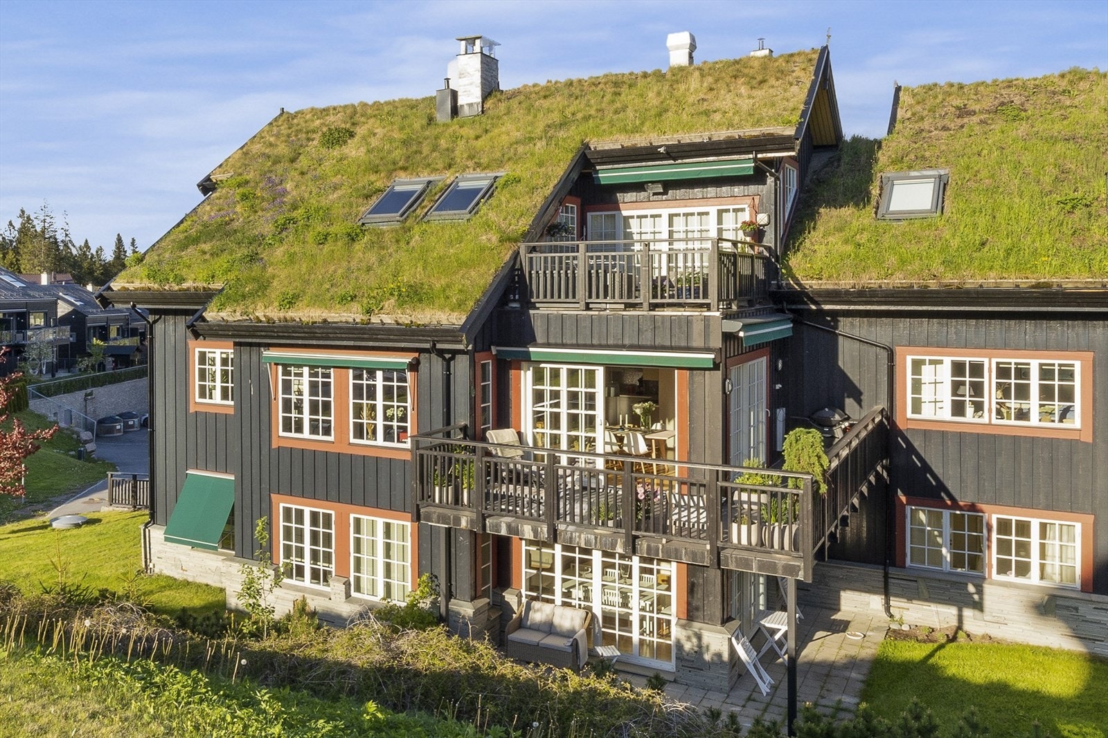 Balkong/veranda på ca. 22 kvm med utgang fra spisestuen Galleribilde