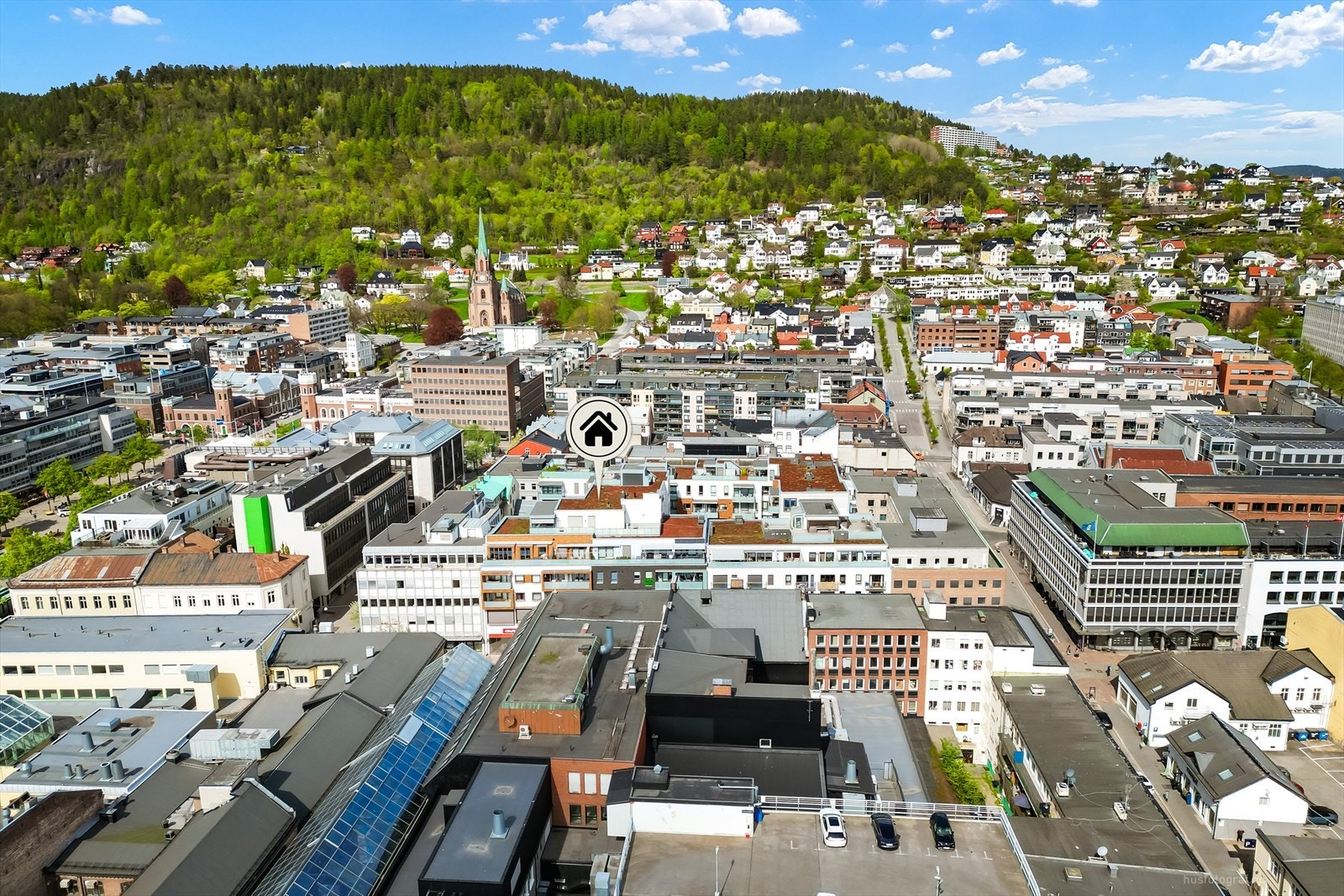 Kort vei til Bragernesåsens med flotte turområder, sommer og vinter. Galleribilde