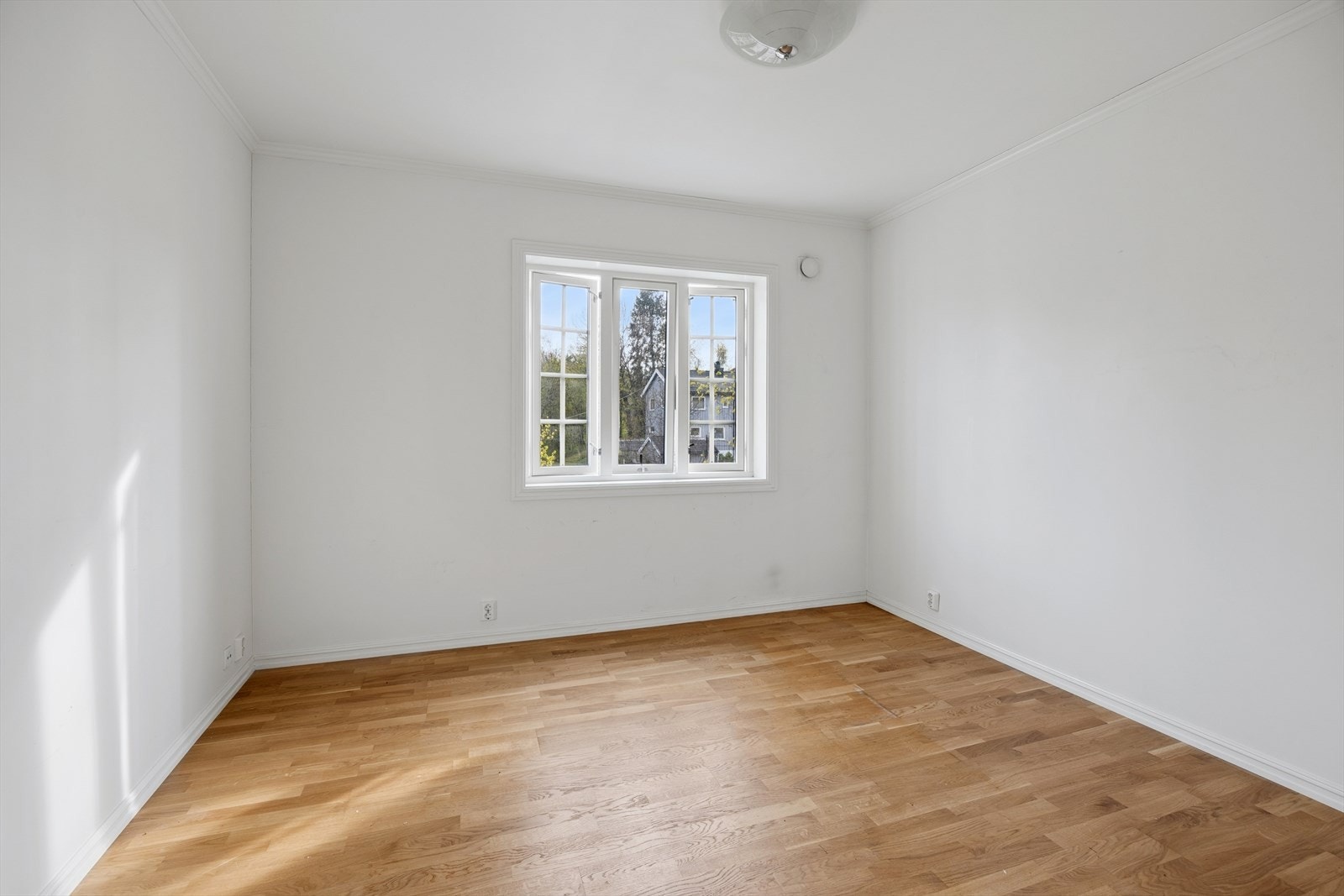 Soverom ved liten hall Galleribilde