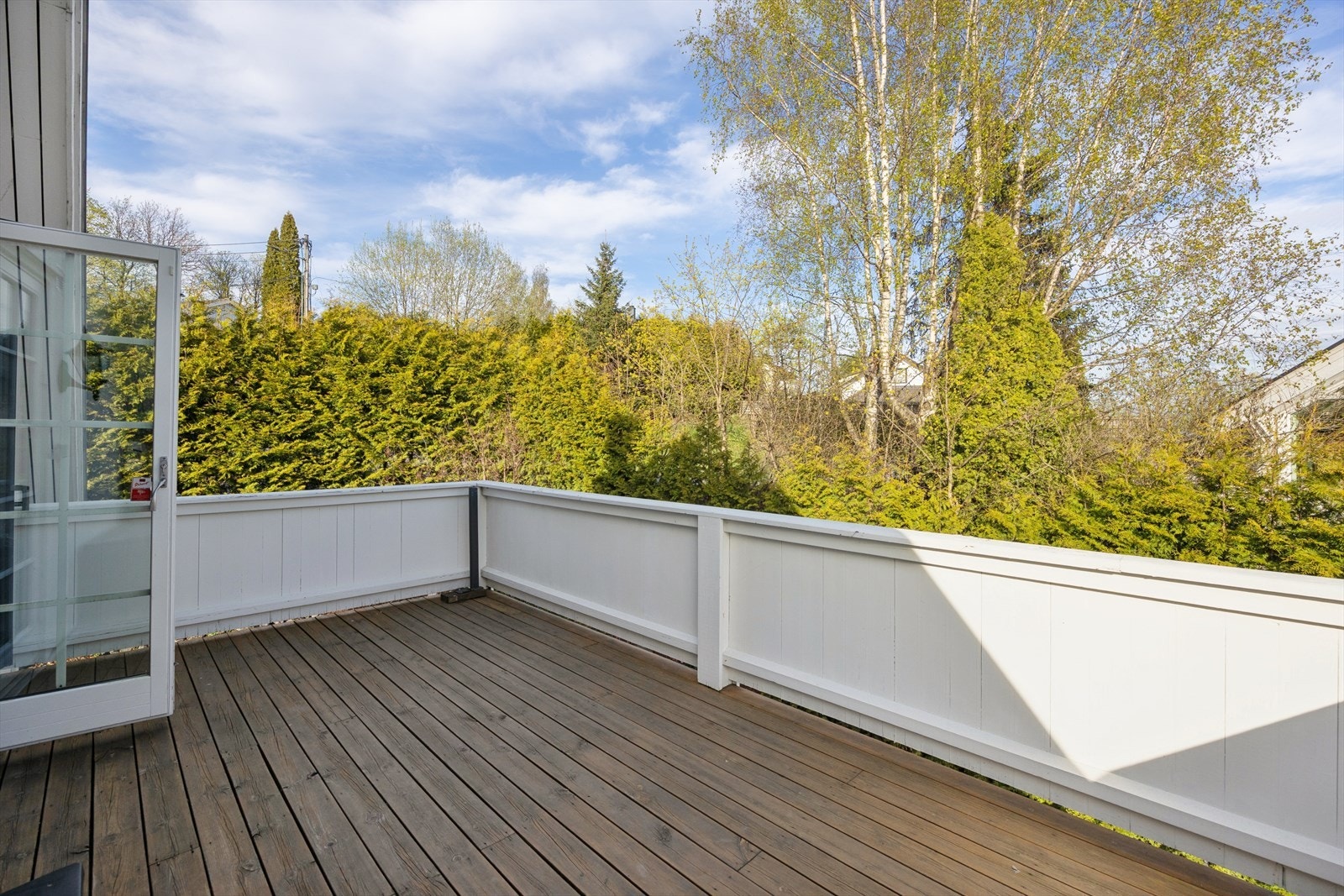 Stor terrasse 2.etasje Galleribilde