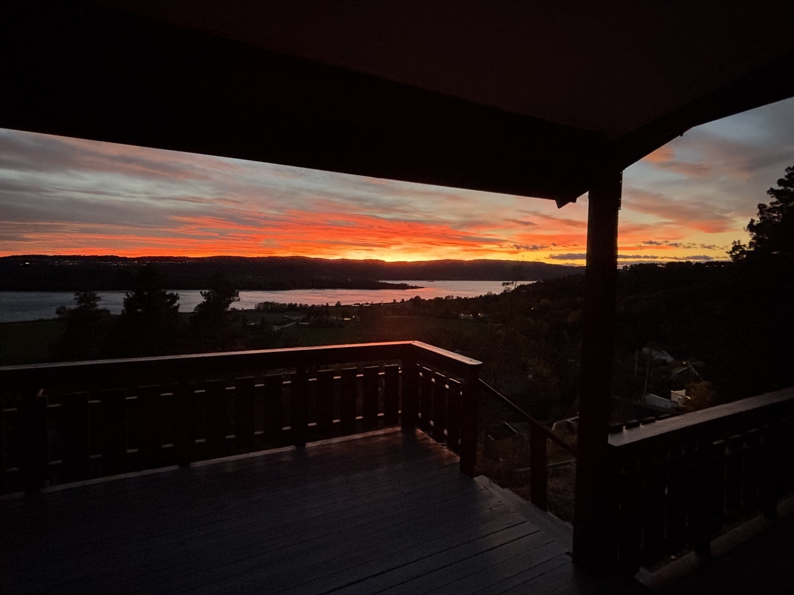 Selgers egne bilder av utsikten fra terrassen. Galleribilde