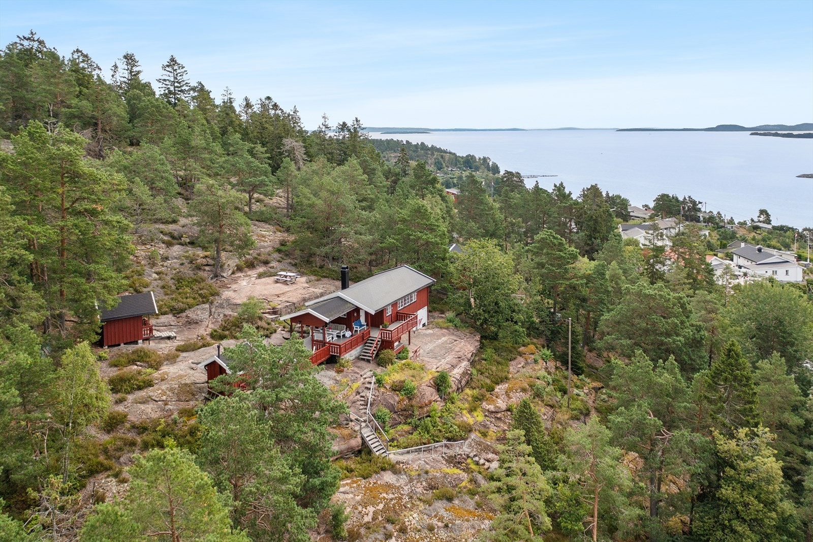 Eiendommen har en attraktiv og skjermet beliggenhet høyt i feltet. Galleribilde