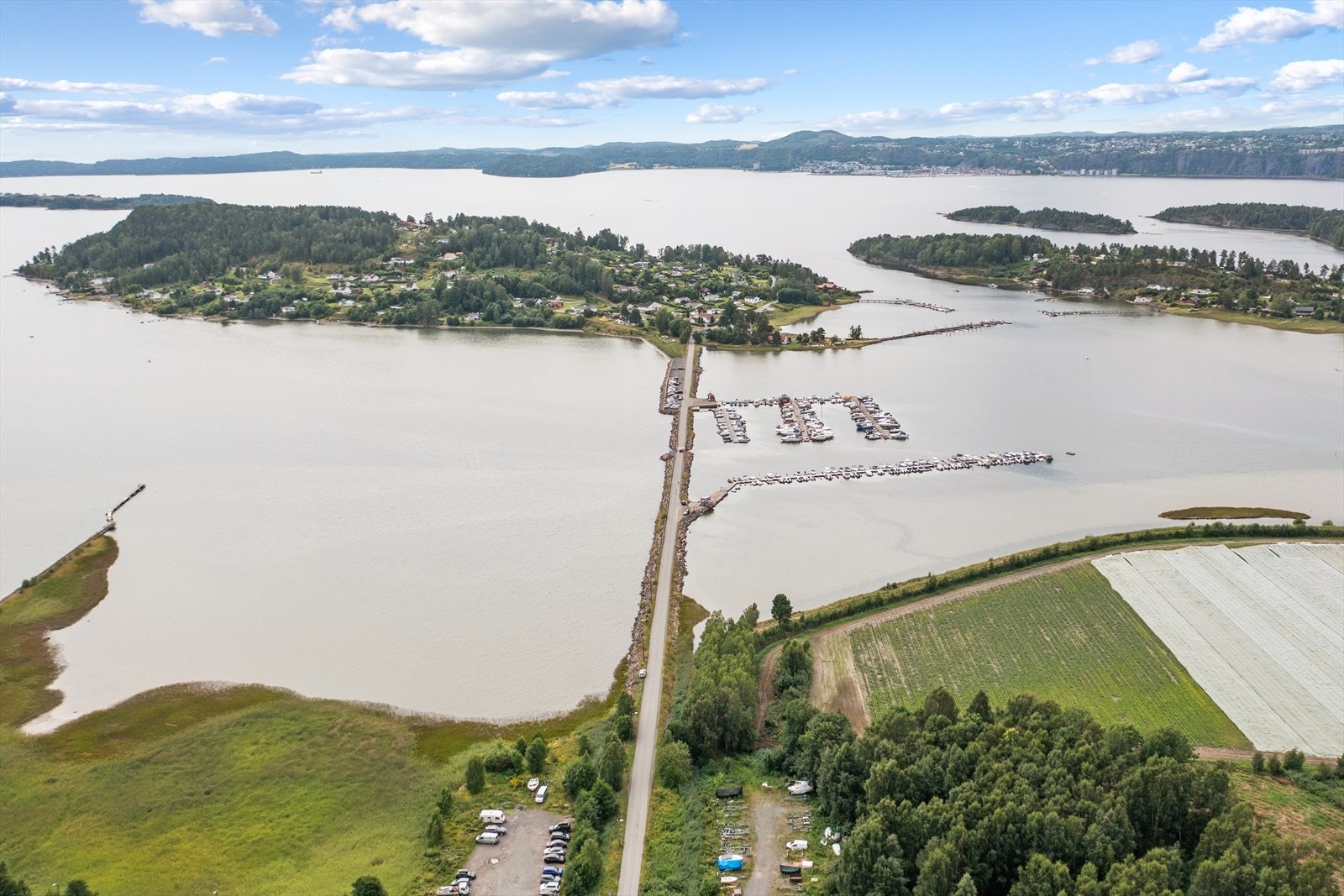 Med båtplass i Gyltesø Båtforening er veien kort til idylliske øyer og sjarmerende sommerbyer som Holmsbu og Holmestrand. Galleribilde