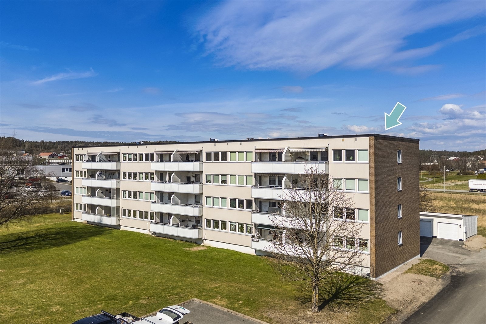 Borettslaget har store, grønne fellesarealer som er pent opparbeidet. Galleribilde