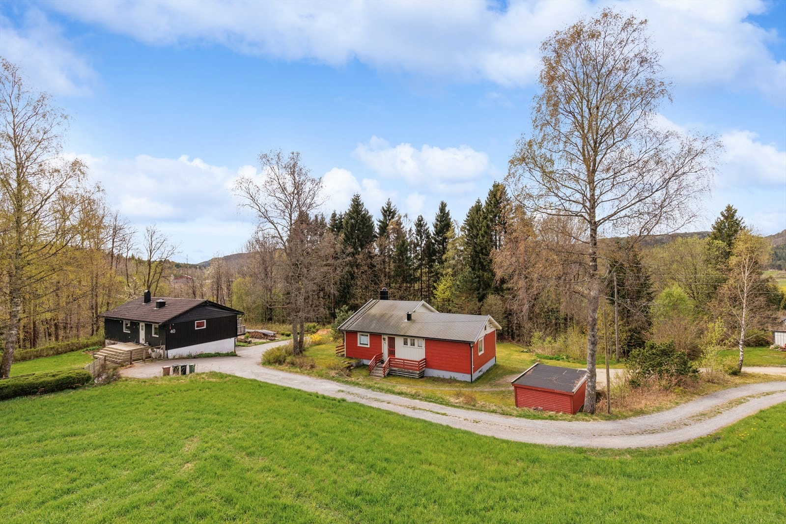 Eiendommen har en landlig og tilbaketrukket beliggenhet på Mjølemonen! Galleribilde