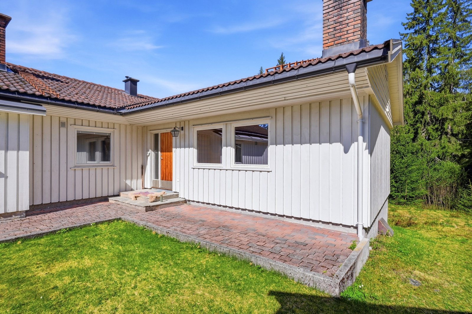 Uteområde ved inngangspartiet. Galleribilde