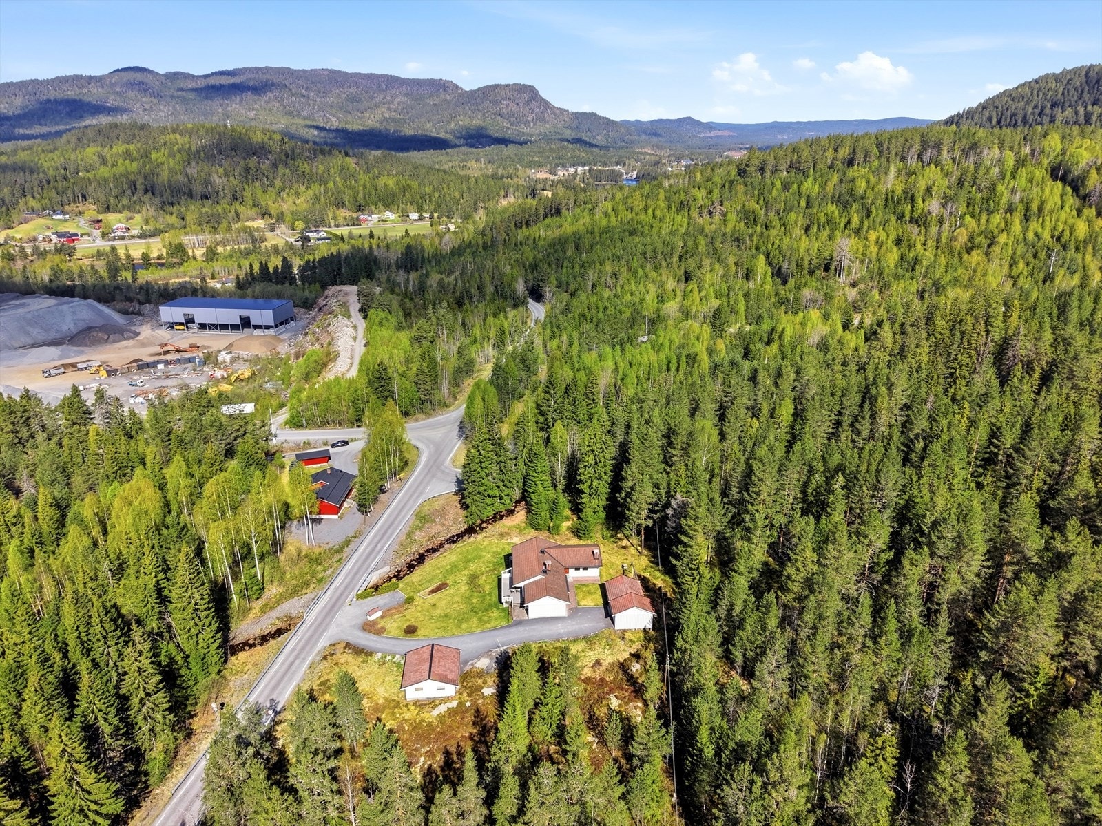 Eiendommen har privat vannforsyning fra en grunnboret brønn fra 2012. Galleribilde