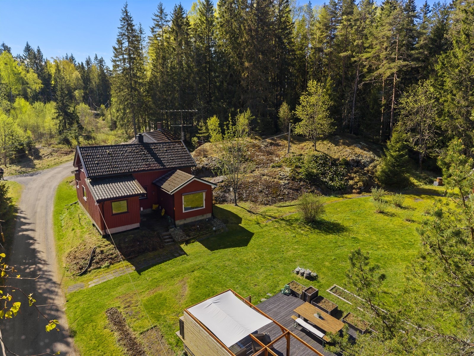 Idyllisk tomt på over 2 mål Galleribilde