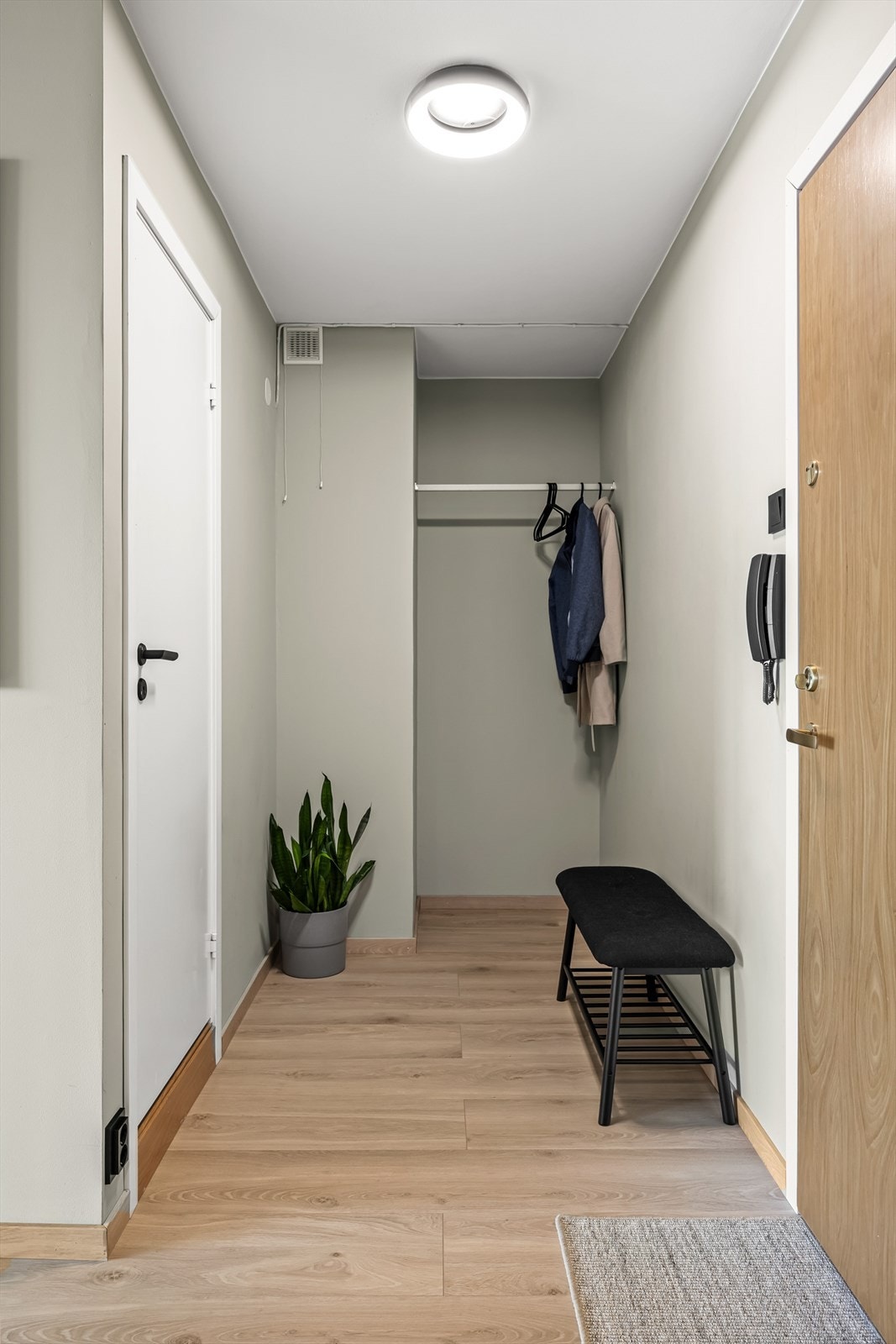 For ytterligere oppbevaring disponerer leiligheten en bod i kjeller på ca. 2,8 m². Galleribilde