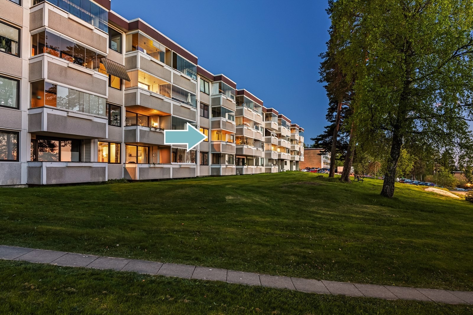 Boligen ligger i 2.etasje fra denne siden, med trappefri adkomst. Ingen balkong rett ved siden av. Galleribilde