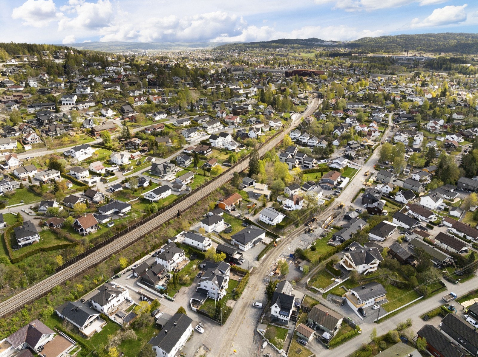 Området har god infrastruktur med nærhet til både skoler, barnehager og offentlig kommunikasjon. Galleribilde