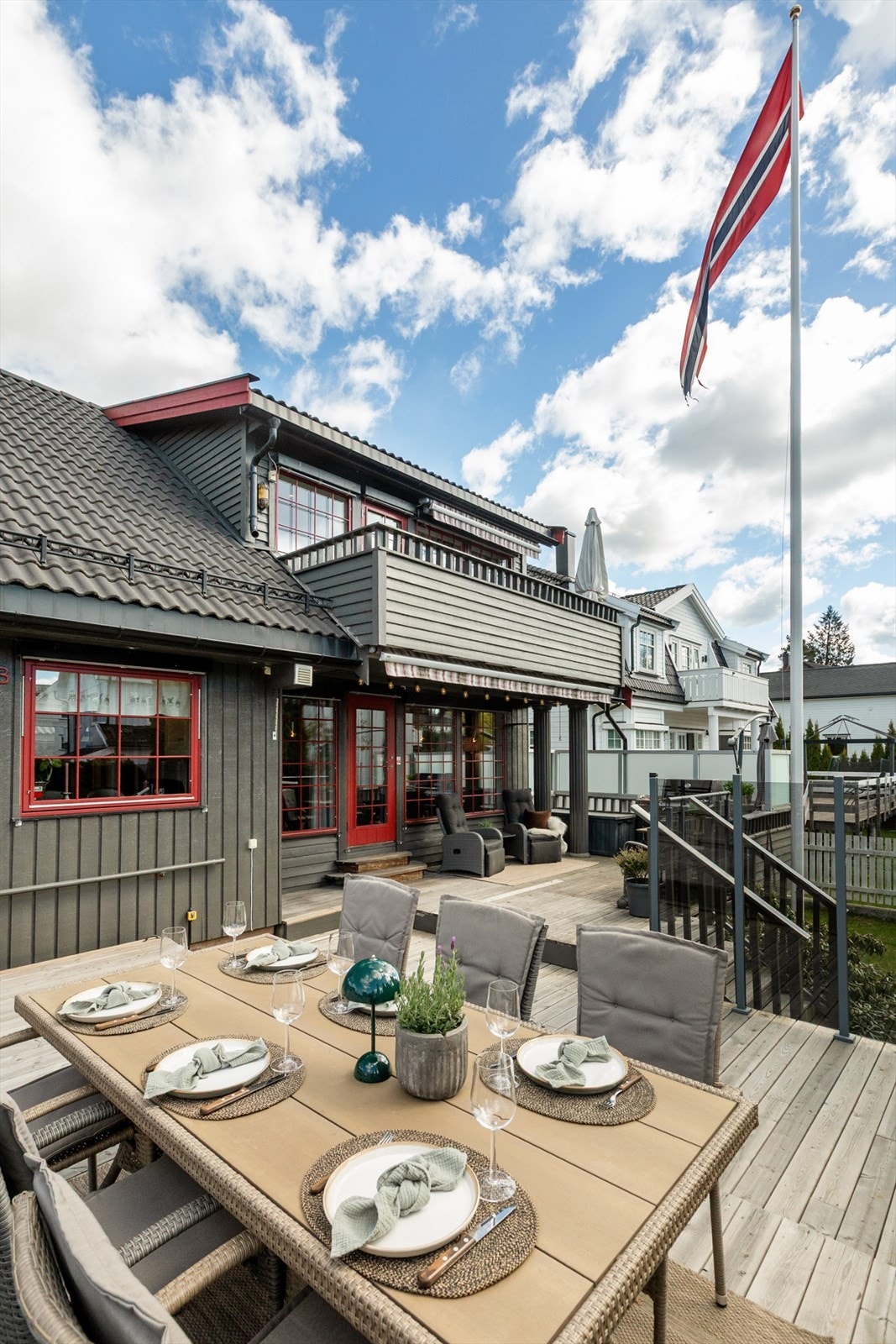 Her ligger det til rette for at finværsdager kan nytes utendørs. Galleribilde