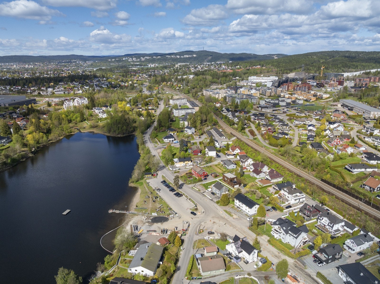 Nærhet til rekreasjonsområder og turmuligheter ved vannet. Galleribilde