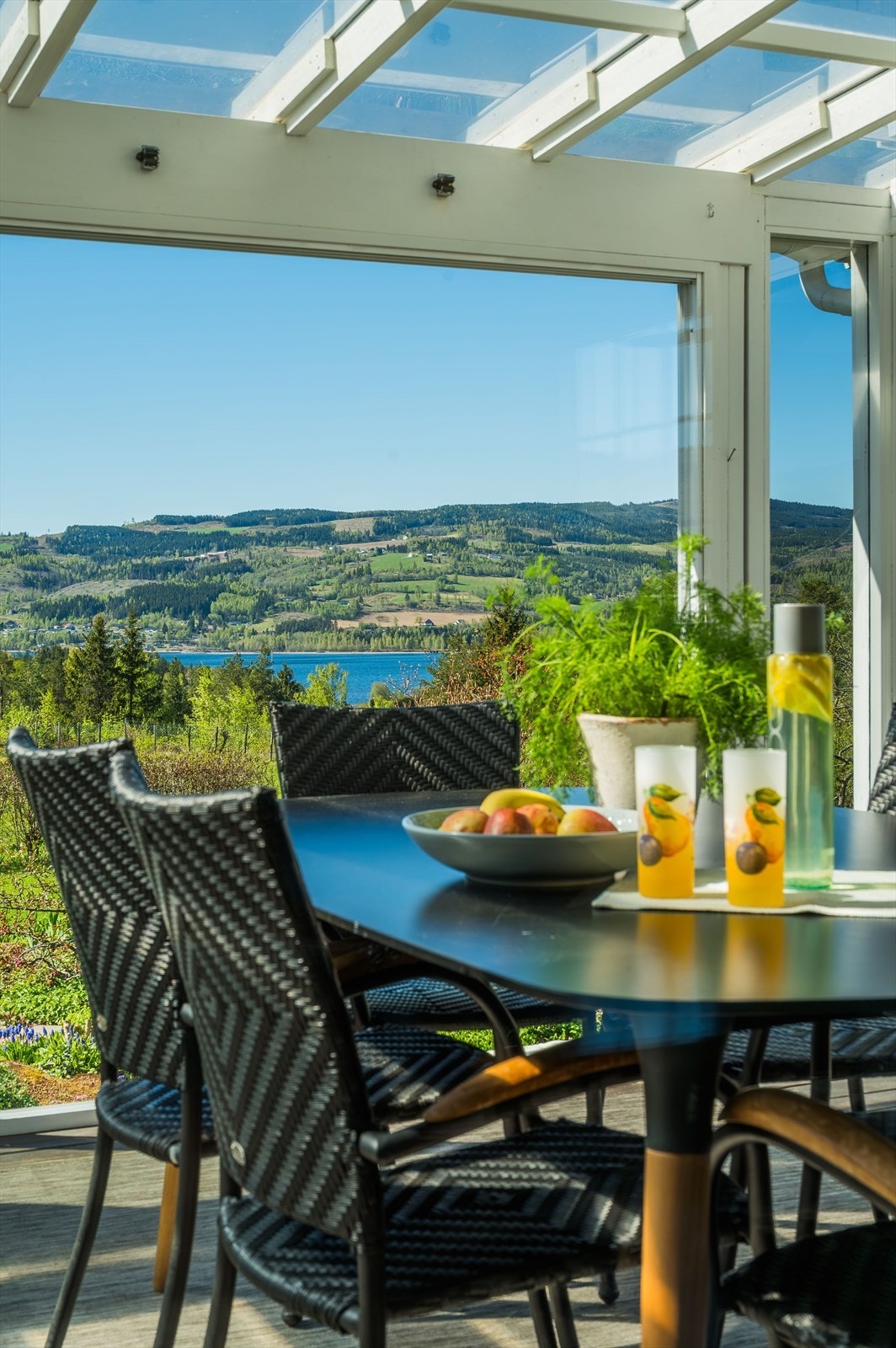 Nydelig utsikt over vakkert natur landskap og Mjøsa. Galleribilde
