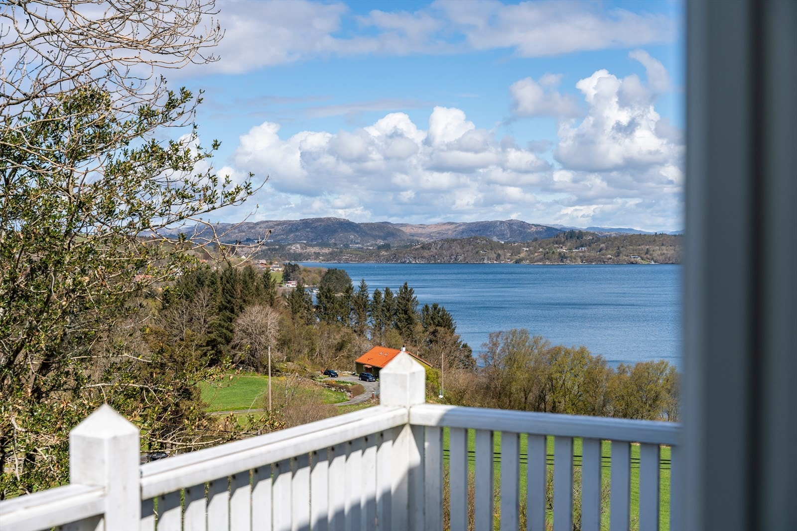 Utsikt over Førresfjorden. Galleribilde