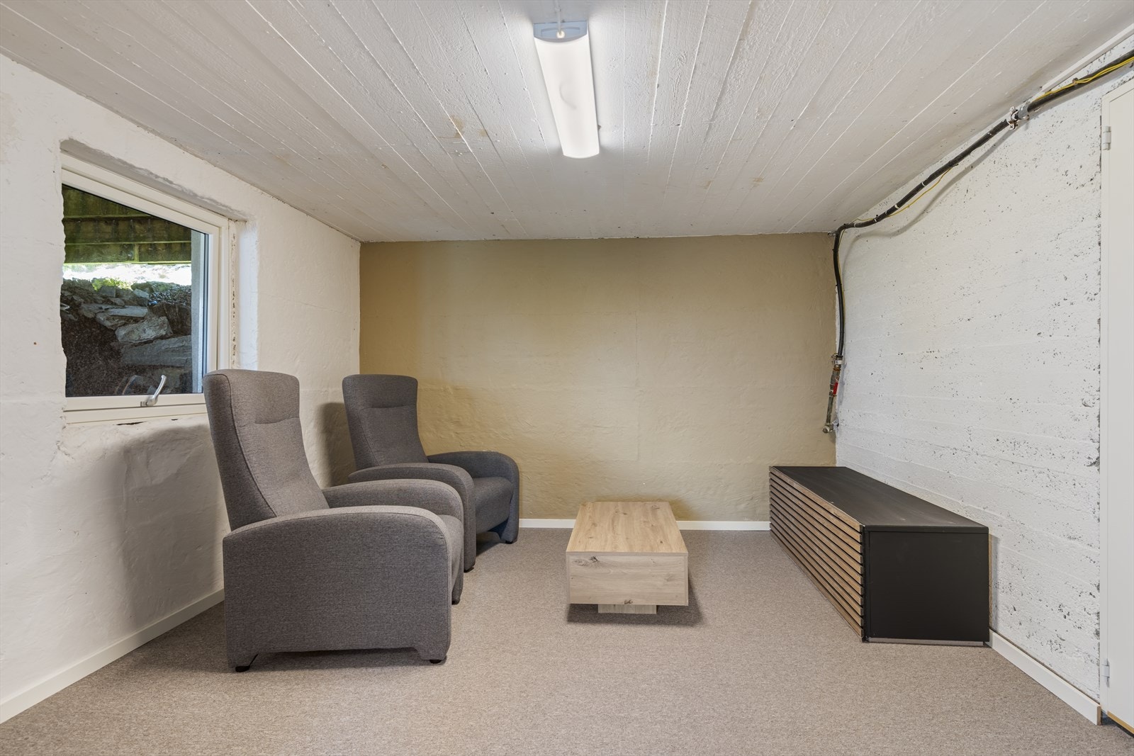 I kjelleren er det et innredet rom som gir ekstra bruksareal. Galleribilde