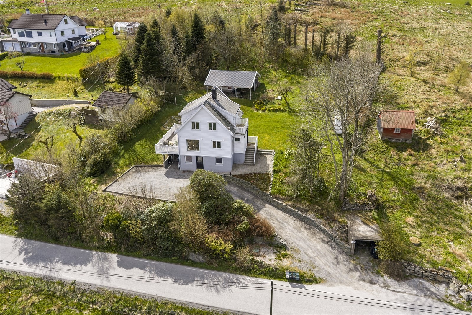 Oversiktsbilde som viser adkomst og parkering. Galleribilde