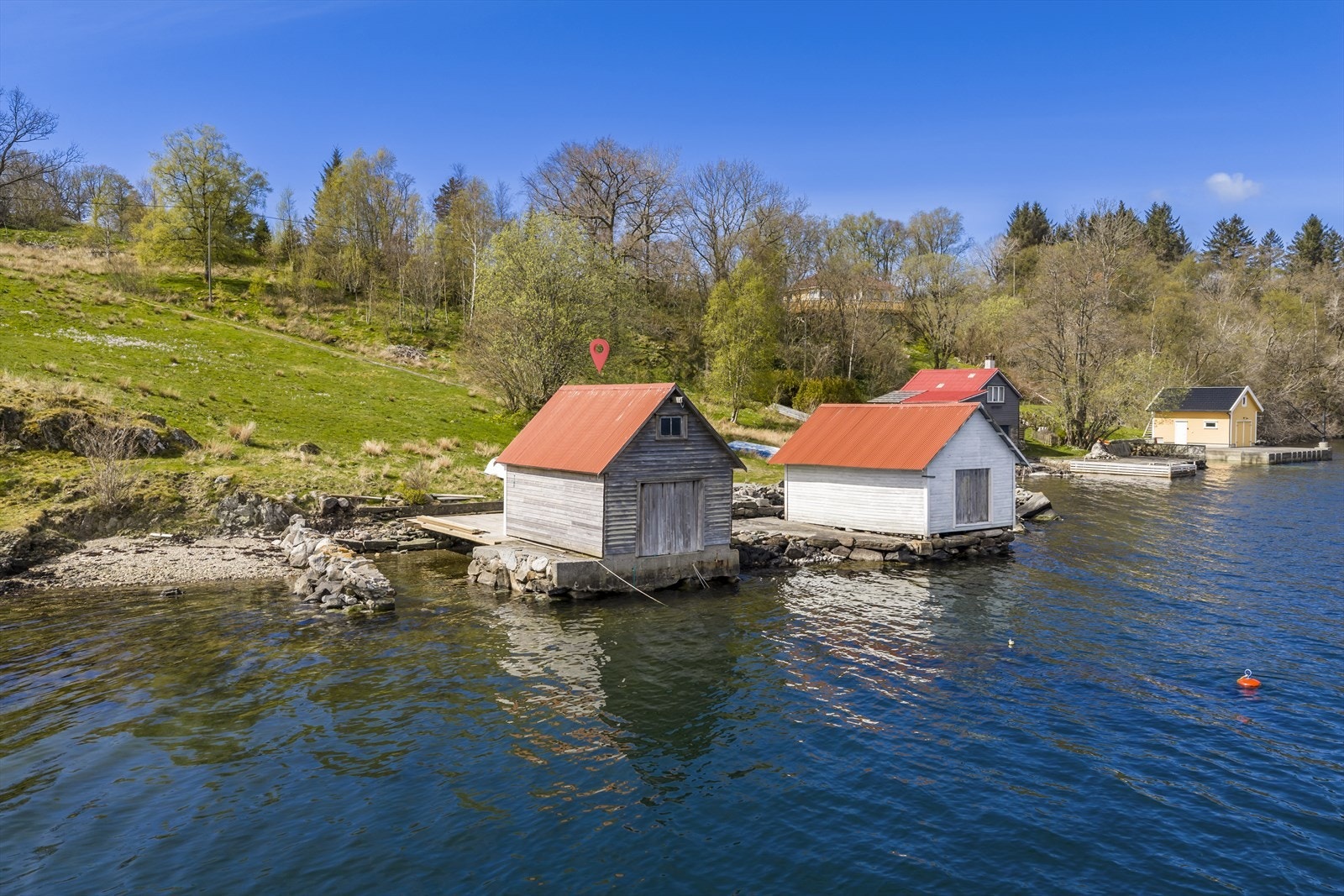 Naustet sett fra sjøsiden. Galleribilde