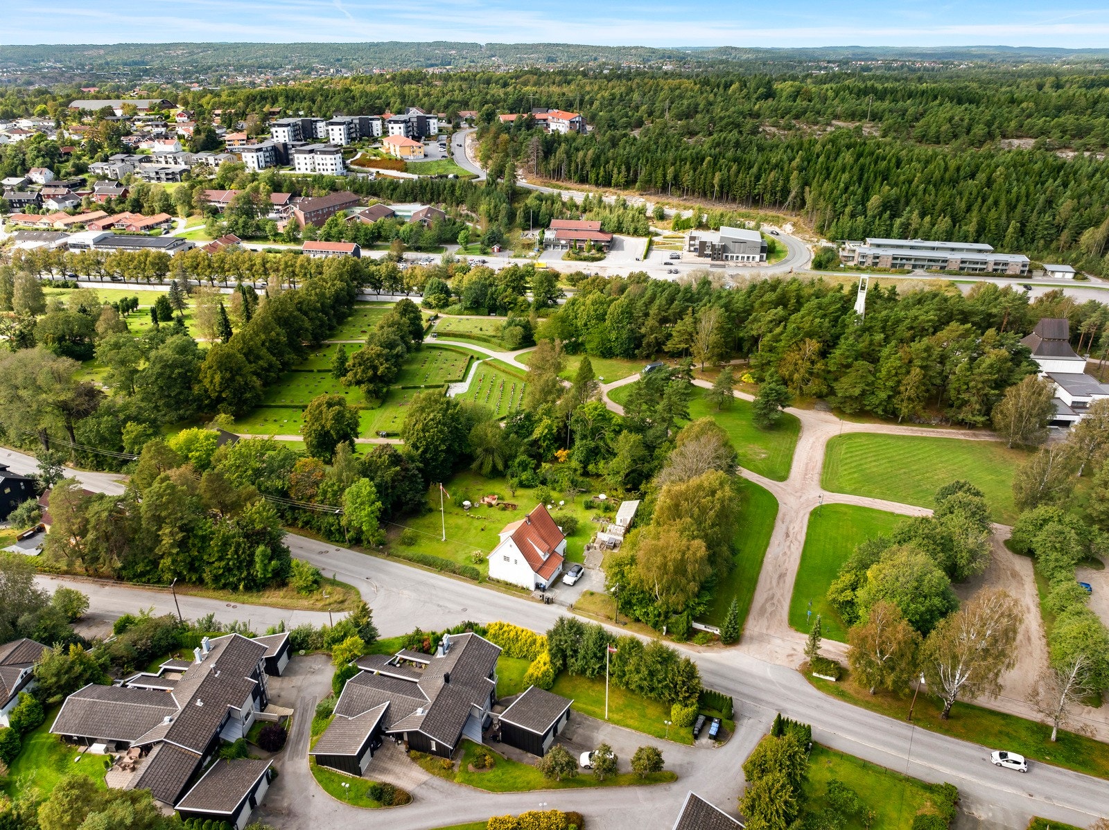 Dagligvarebutikker som Meny Wilbergjordet ligger kun 5 minutter unna. Galleribilde