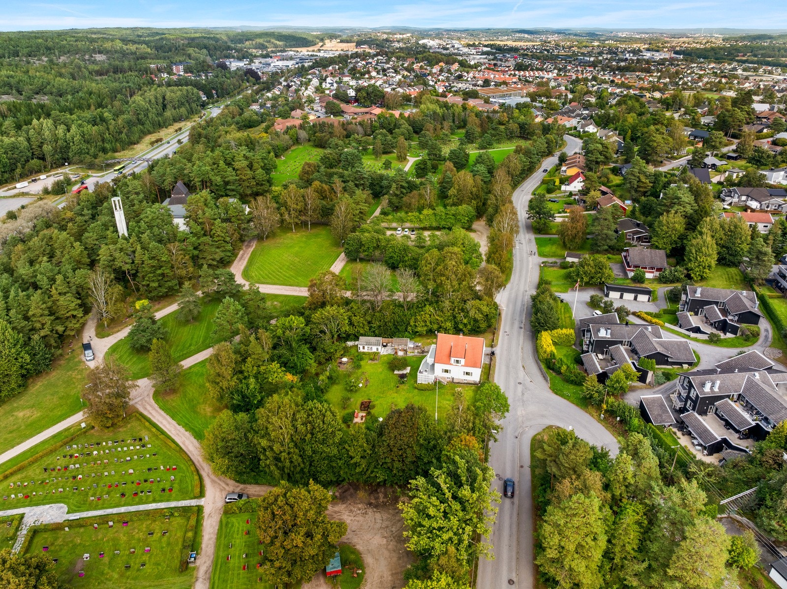 Nærområdet byr på fine turmuligheter og nærhet til servicetilbud. Galleribilde