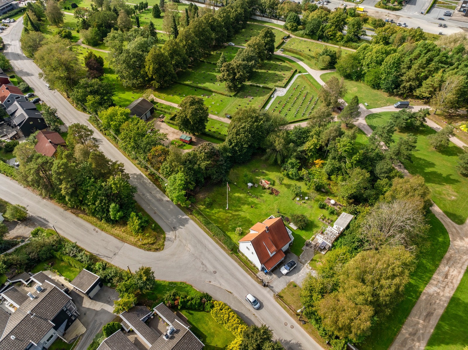 Et fugleperspektiv som viser den unike plasseringen av eiendommen. Galleribilde