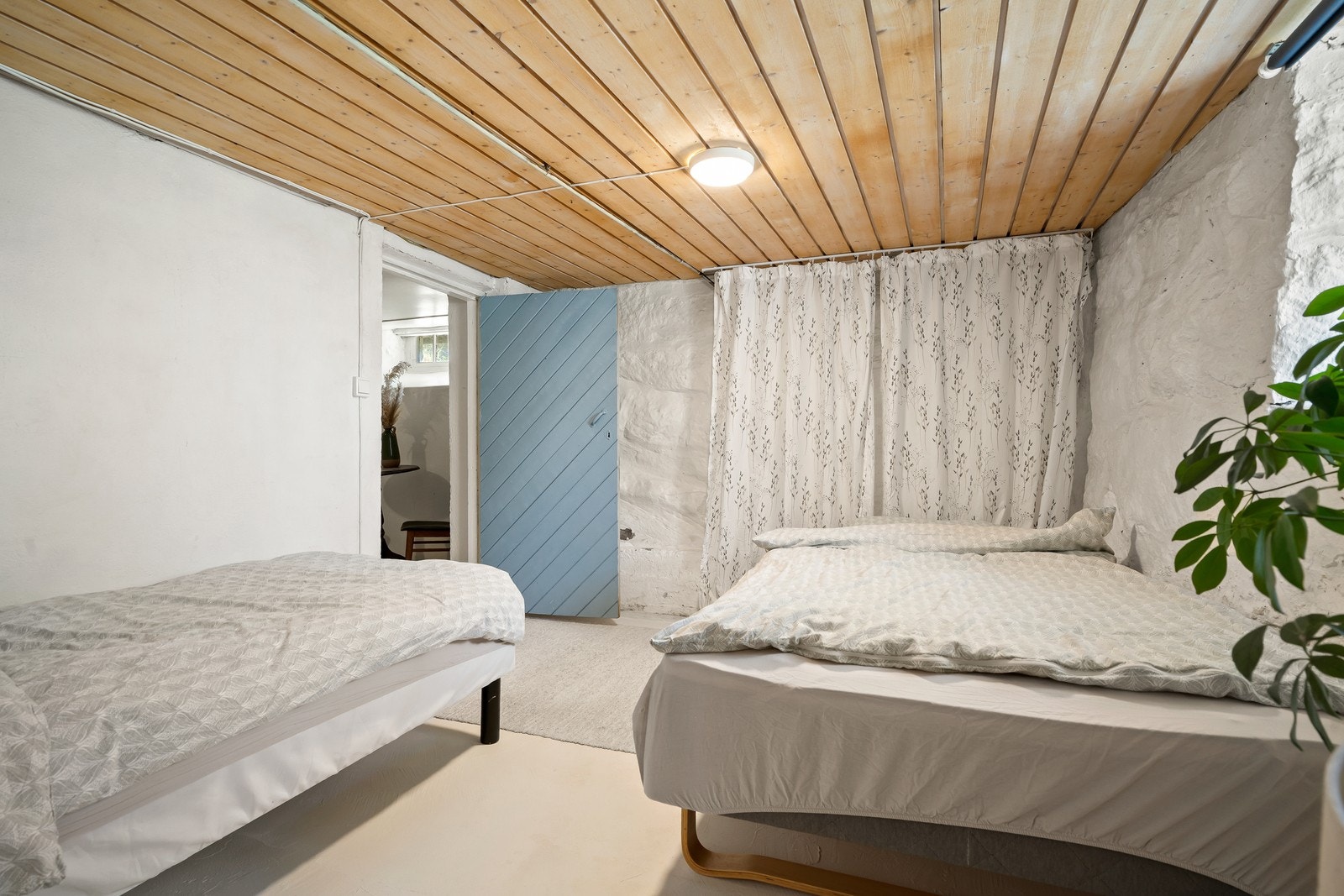 Kjelleren inneholder også vaskerom og to boder for rikelig med lagringsplass. Galleribilde