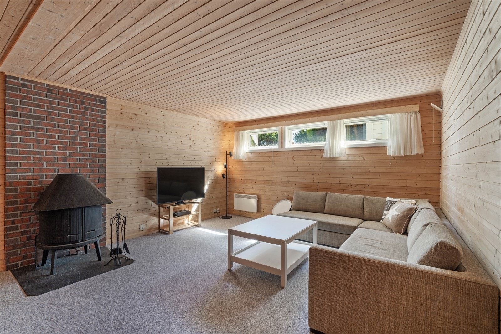 Dette rommet gir ekstra plass for hobbyaktiviteter eller lagring. Galleribilde
