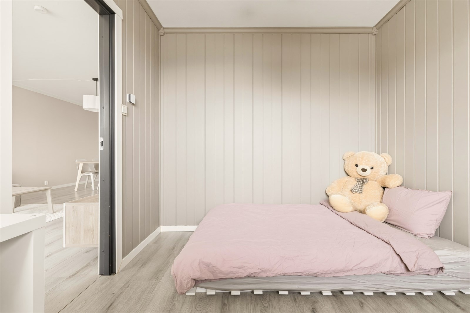 - Soverom 3 måler ca. 8,3 m² - Galleribilde