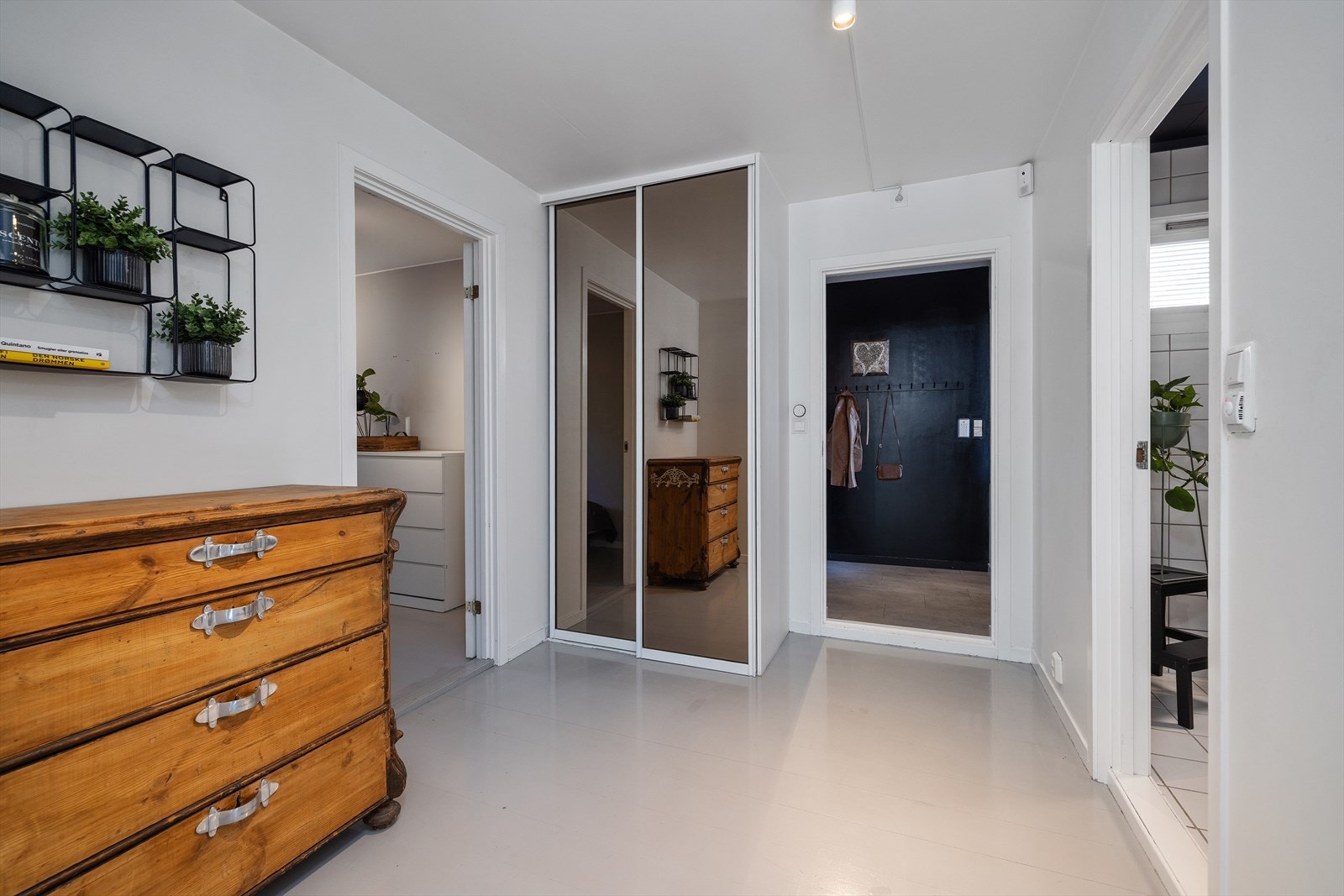 Gangen binder sammen soverommene og oppholdsrommene. Galleribilde