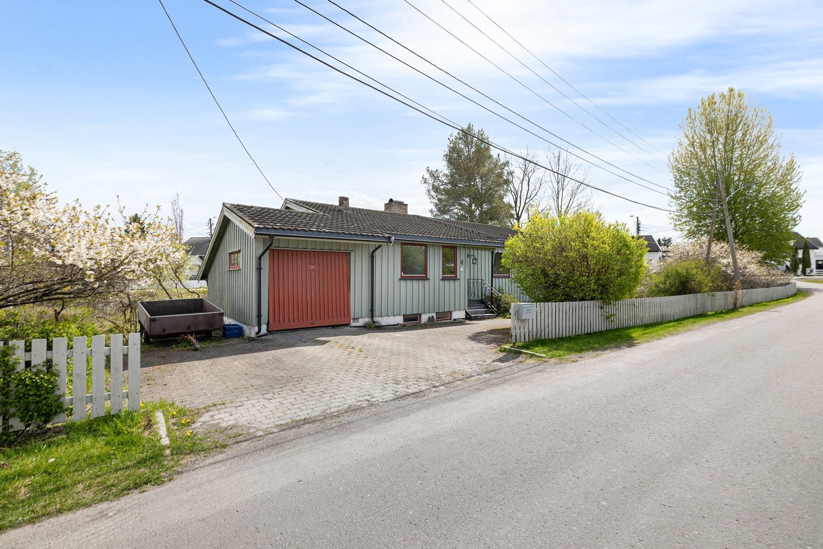 Boligen fremstår i dag som et oppussingsobjekt, så her kan familiens drømmebolig skapes! Galleribilde