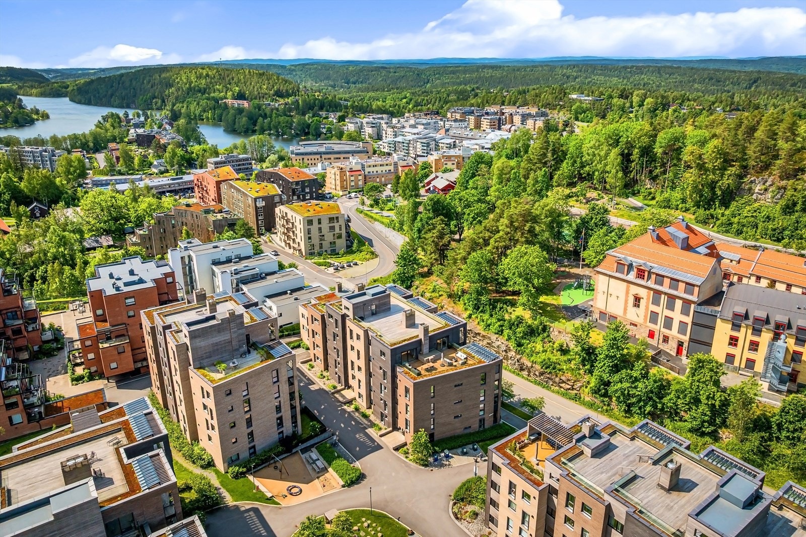 Det er kort vei til skole, barnehage og Kolbotn Torg. Nær tog og Kolbotn Torg Galleribilde