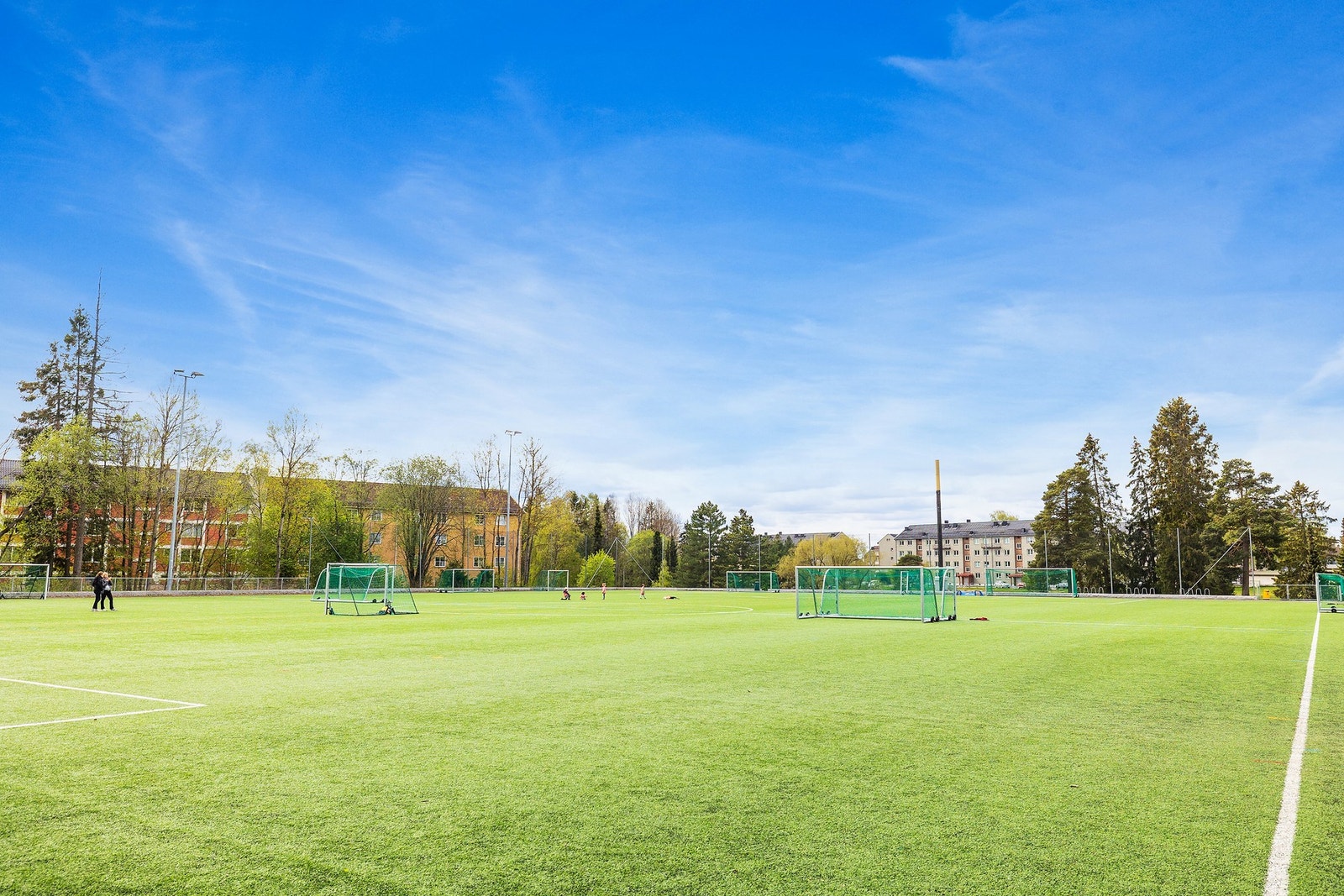 Det er et godt fotballmiljø på Årvoll. I tillegg til Årvollbanen, har Årvoll IL kunstgressbaner like ved boligen. Galleribilde