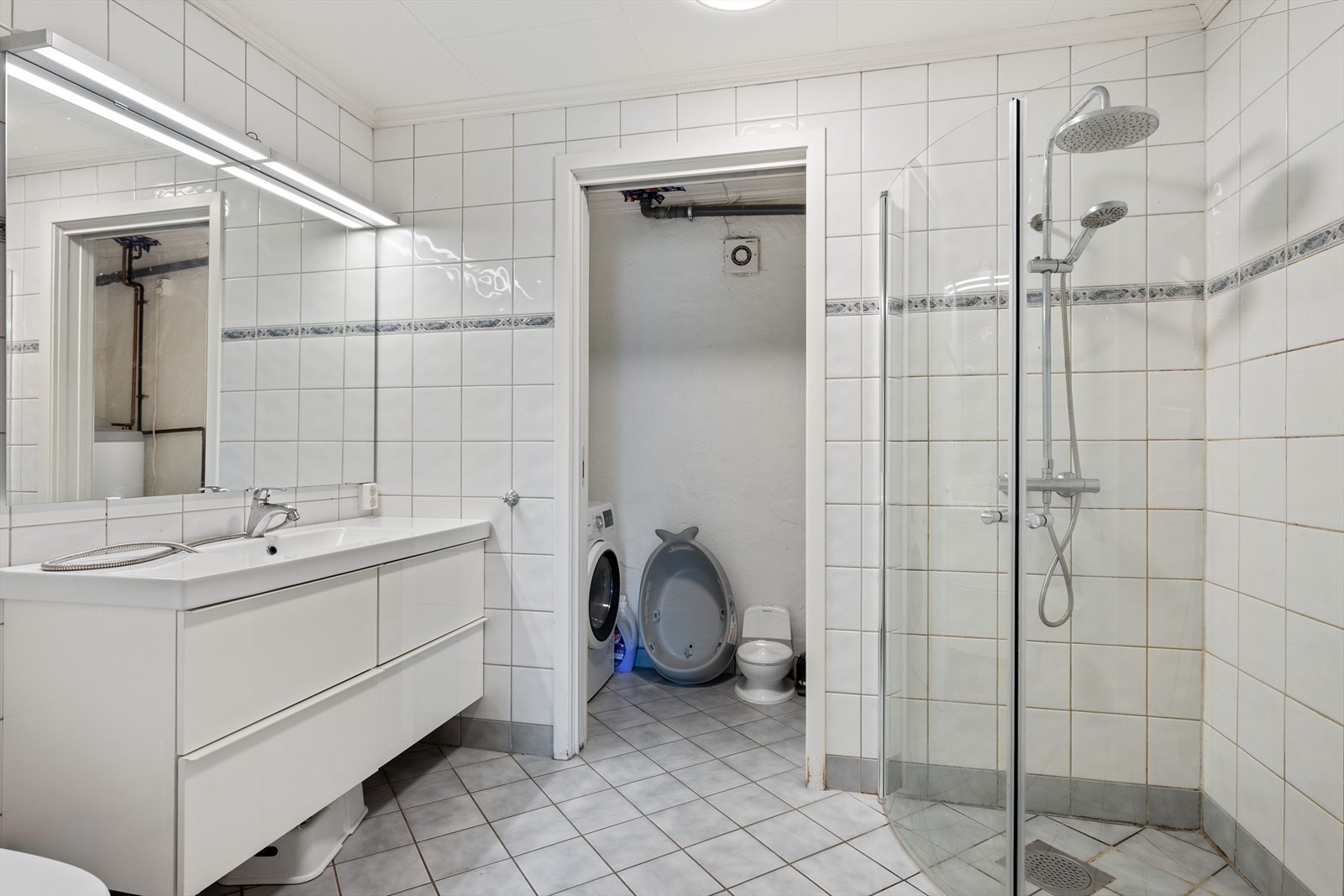 Bad i underetasjen. Galleribilde