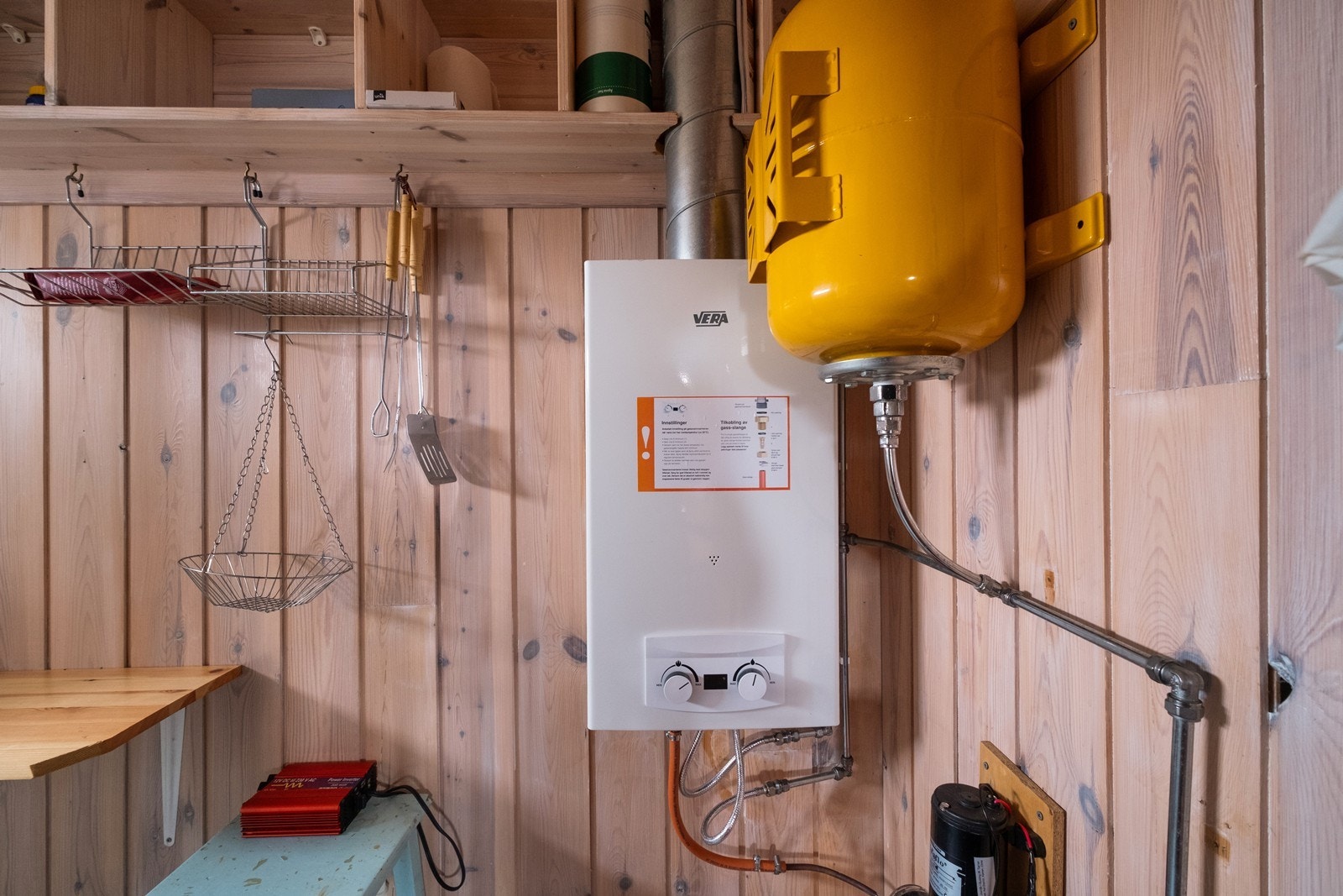 Gassdrevet varmtvannstank sikrer effektiv oppvarming av vann til boligens behov. Galleribilde