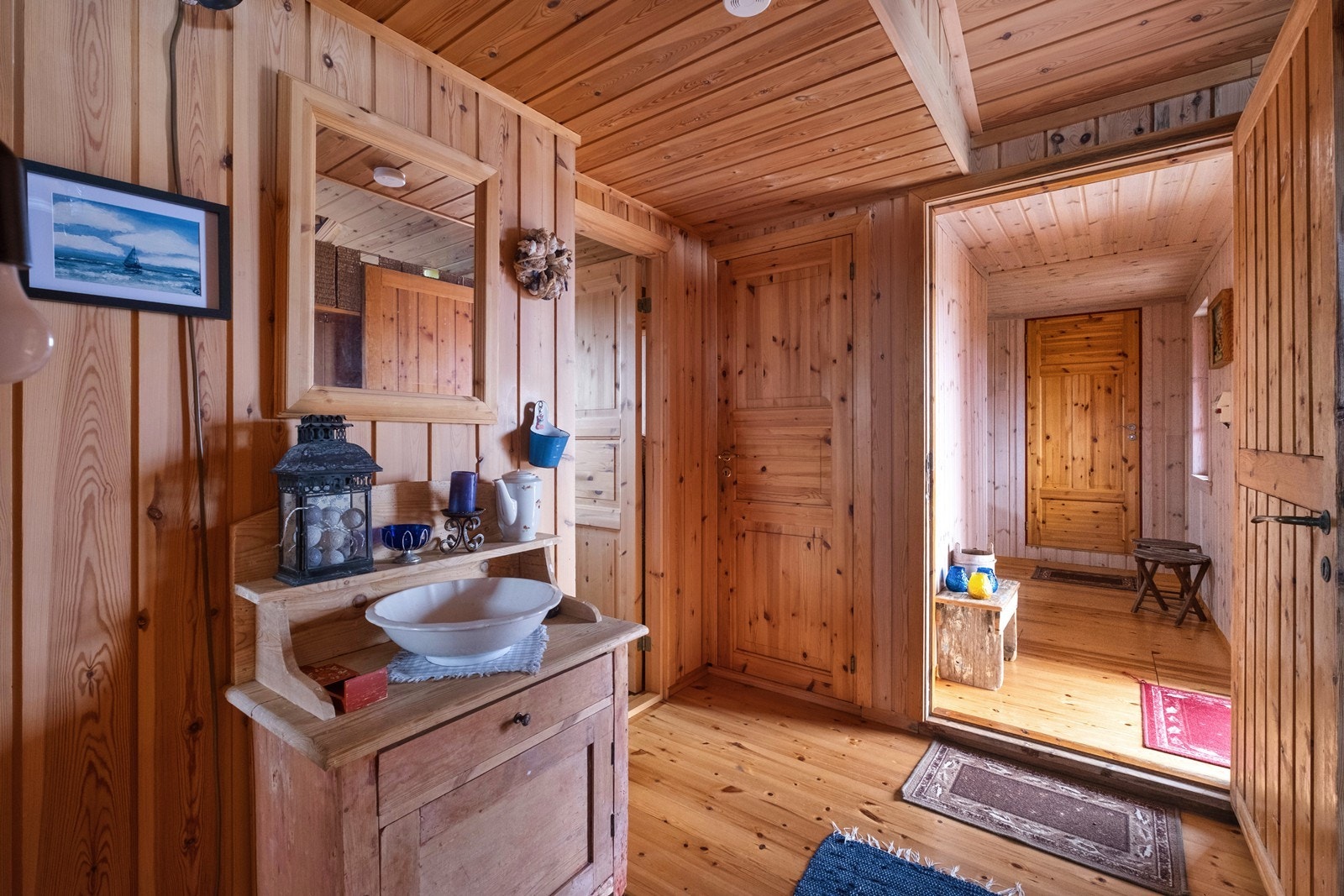 Gangen sett andre veien. Galleribilde
