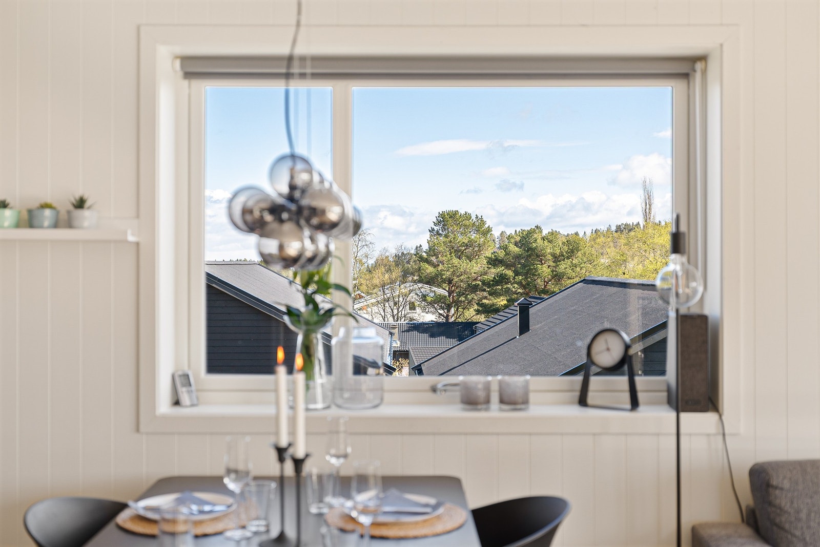 Pent og åpent utsyn fra spisebord! Galleribilde