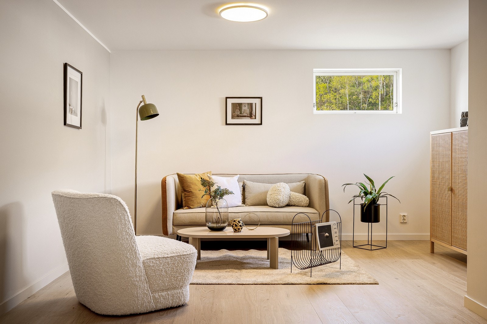 Boligen har en fleksibel avdeling med stue, perfekt som kontor, gjesterom eller for tenåringen. Innredningen av denne avdelingen er ikke omsøkt og godkjent, se pkt. ferdigattest. Galleribilde