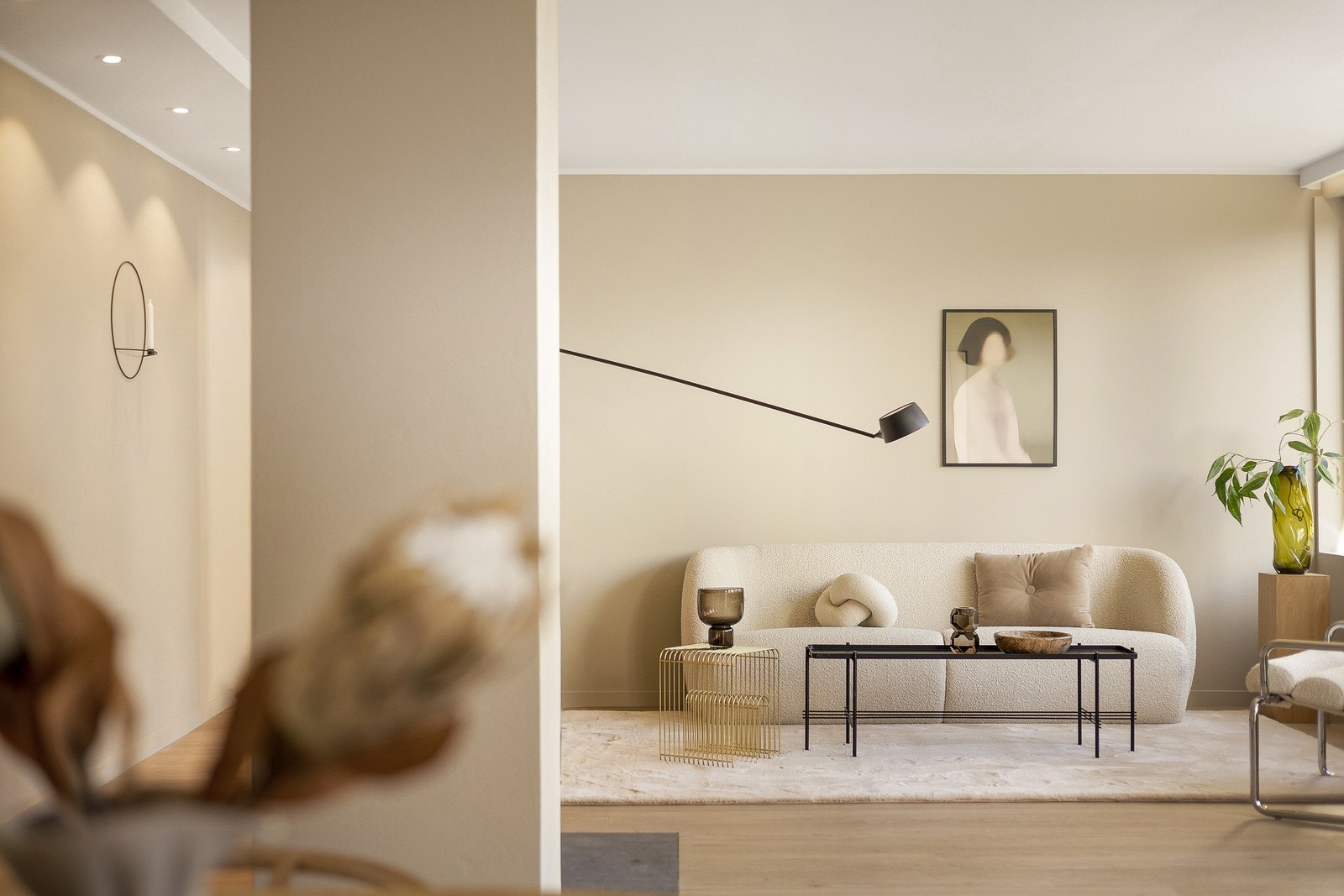 Gjennomgående bruk av malte, glatte flater gir et helhetlig og rent uttrykk. Galleribilde