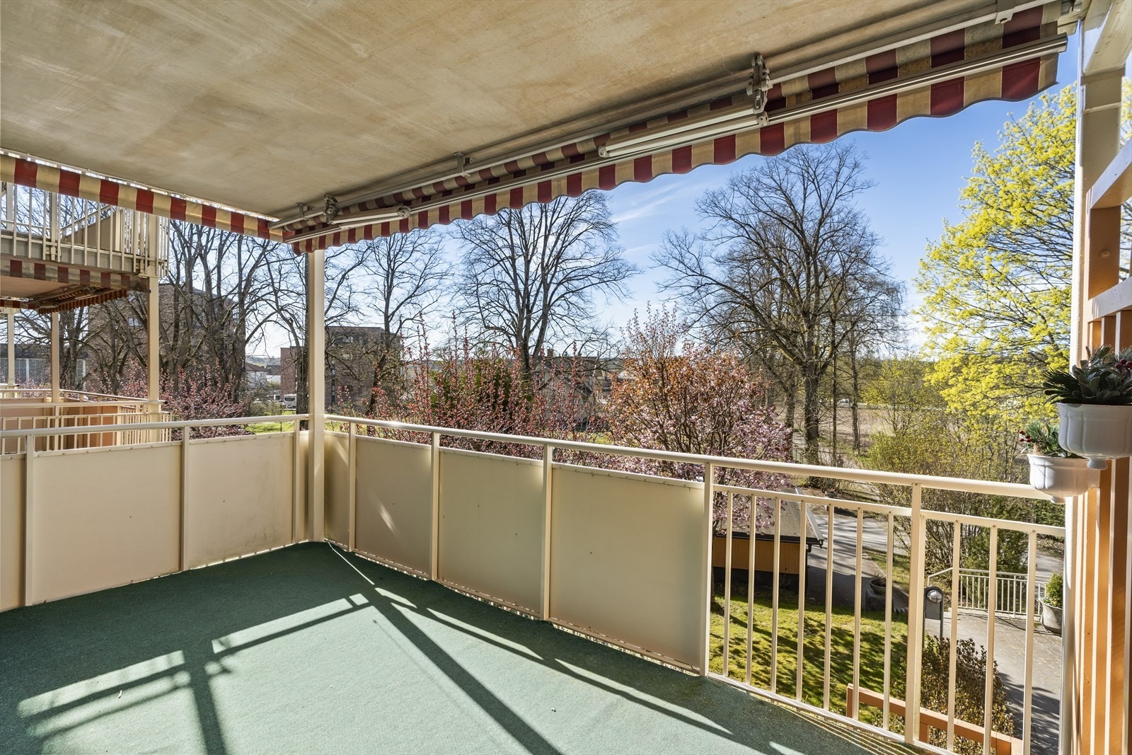 Balkongen er 15 kvm og vendt mot vest. Galleribilde