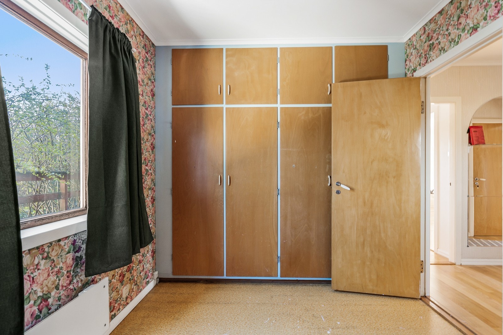 Soverommet har integrerte garderobeskap som gir gode oppbevaringsmuligheter. Galleribilde