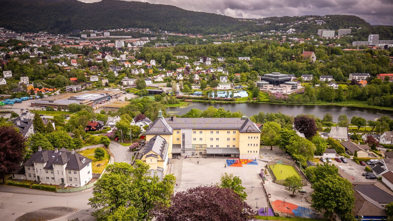 den populære Minde Skole er få minutter unna Galleribilde