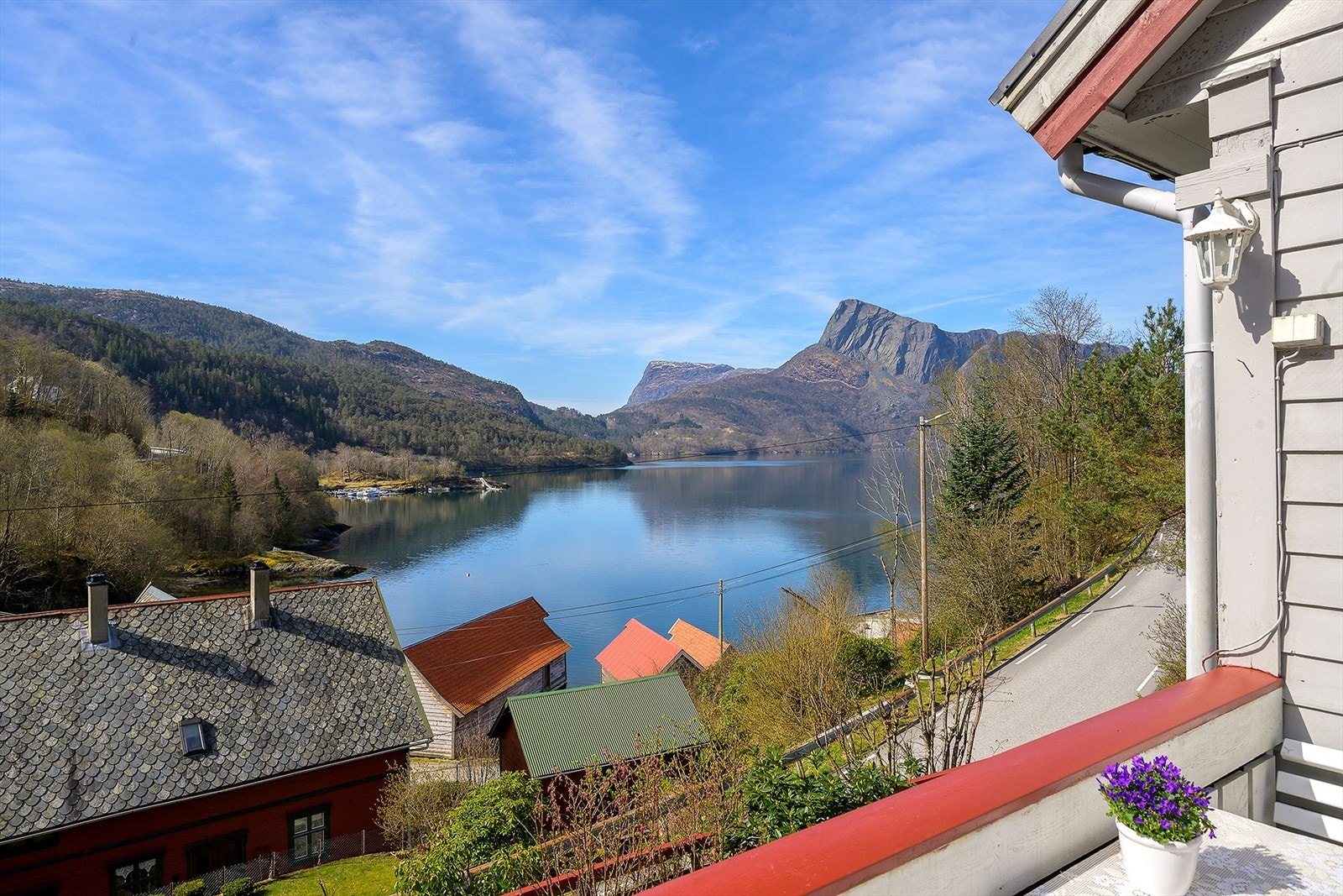 Nydelig utsikt fra terrassen! Galleribilde