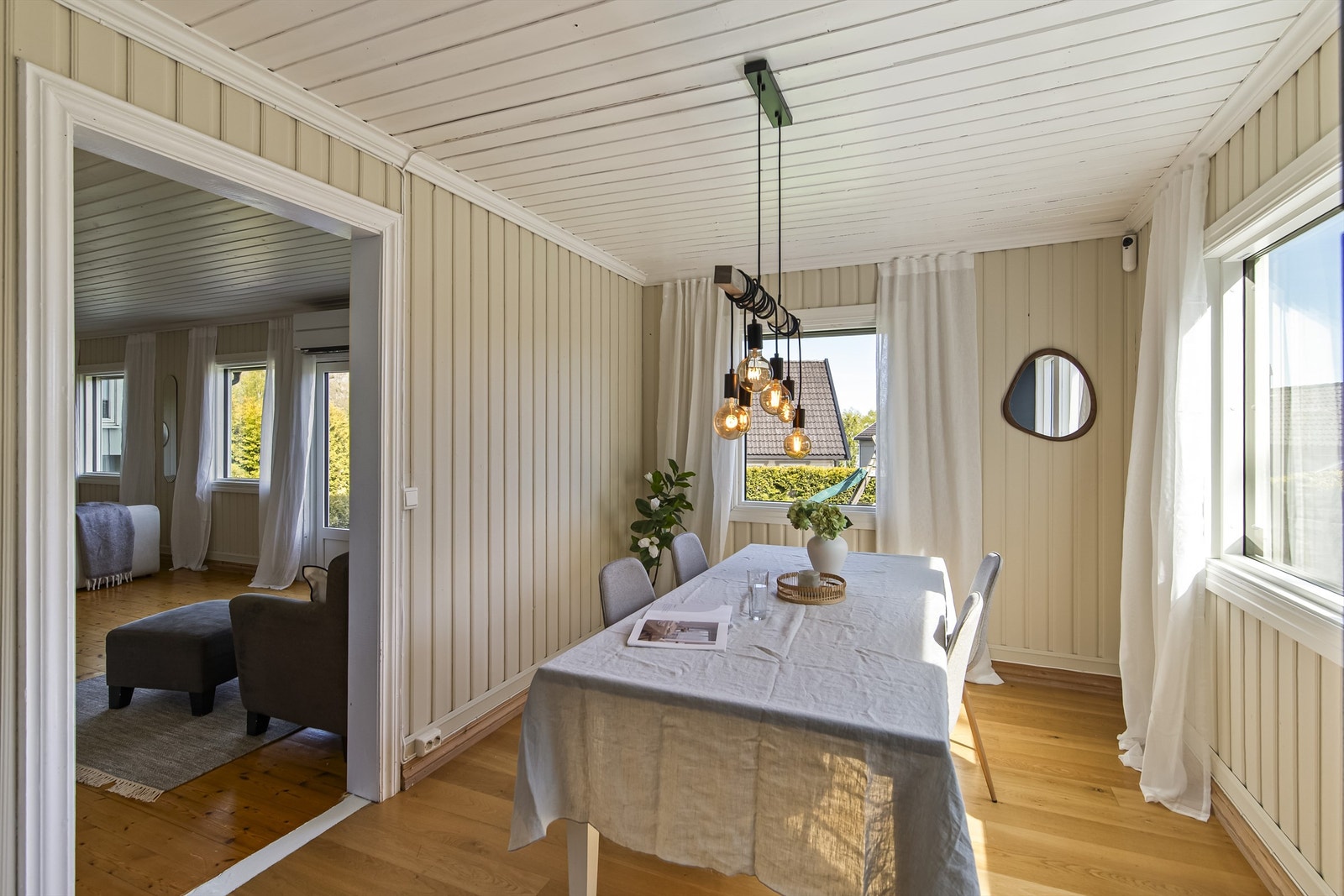 Det er god plass til spisebord. Galleribilde
