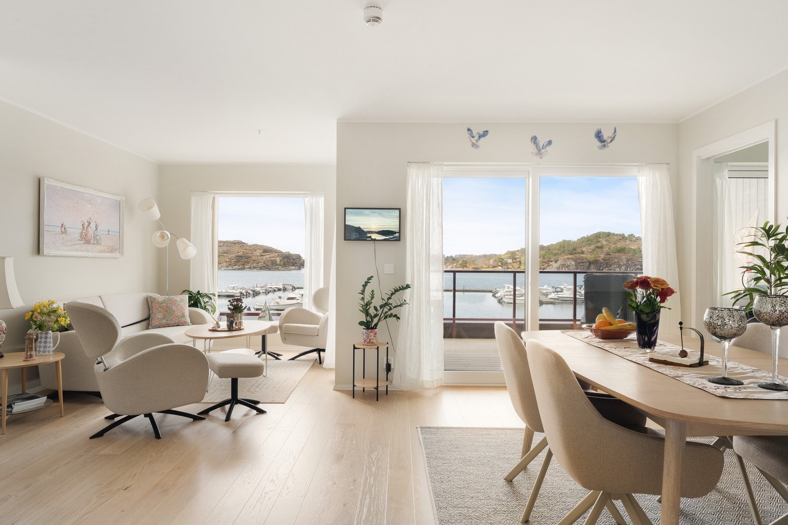 Denne flotte leiligheten ligger i 1.etg med en privat, vestvendt balkong på 14 kvm - Foto: Alexander Vie. Galleribilde