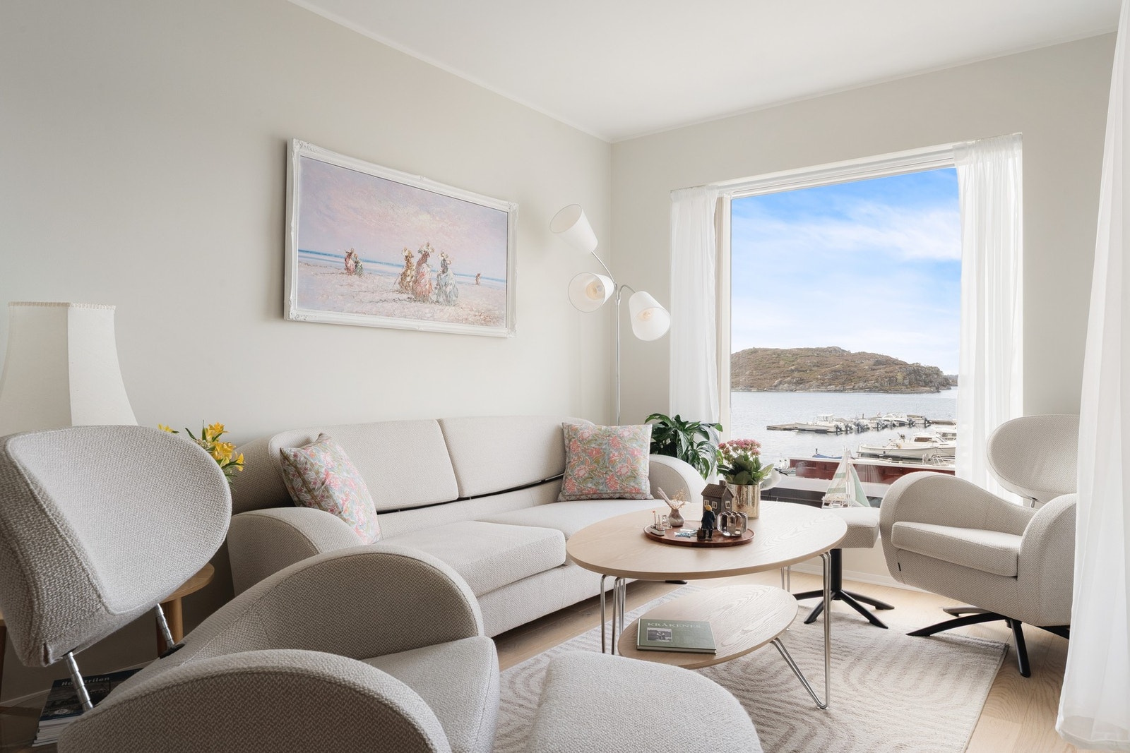 Nydelig sjøutsikt fra sofakroken! Galleribilde
