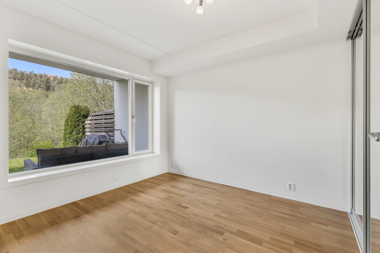 Soverommet har godt med lysinnslipp og god plass til dobbeltseng. Galleribilde