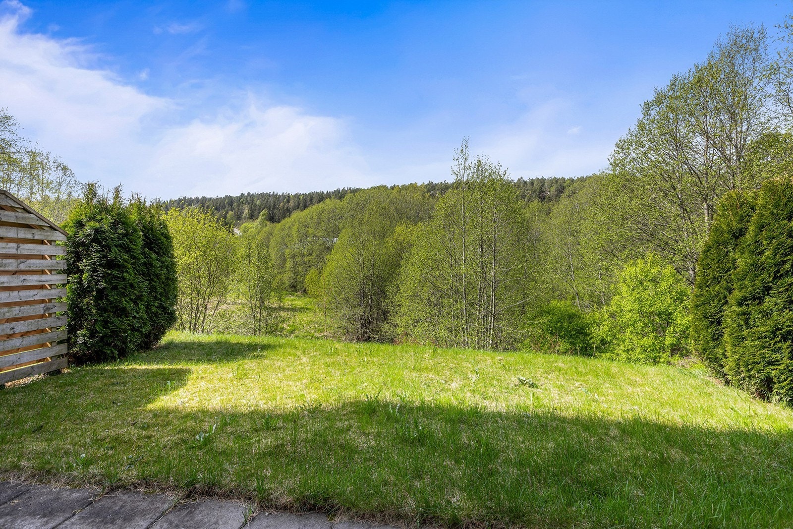 Leiligheten har ingen gjenboere og har behagelig utsikt mot naturen. Galleribilde