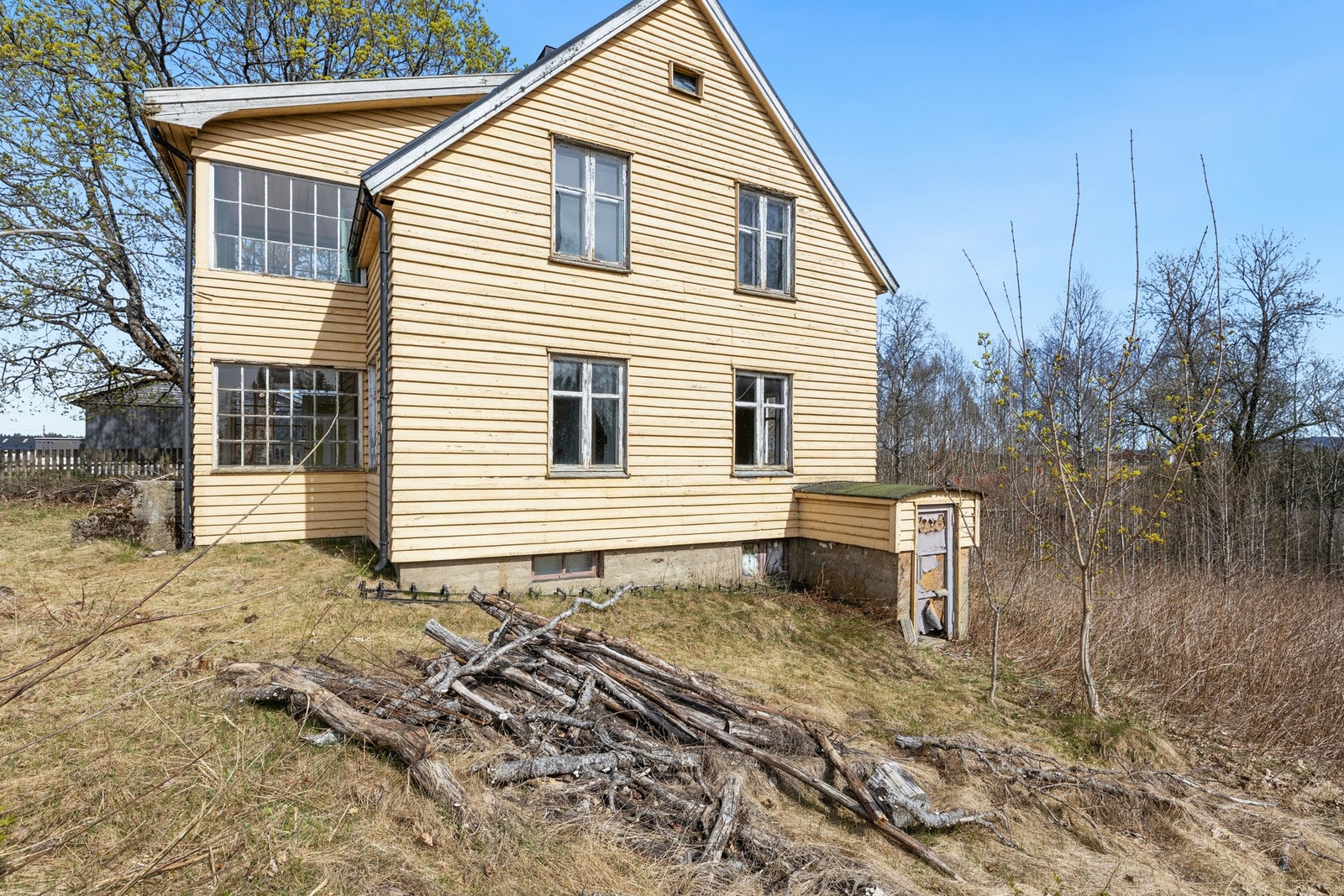 Boligen har en romslig tomt på ca 2,7 mål! Galleribilde