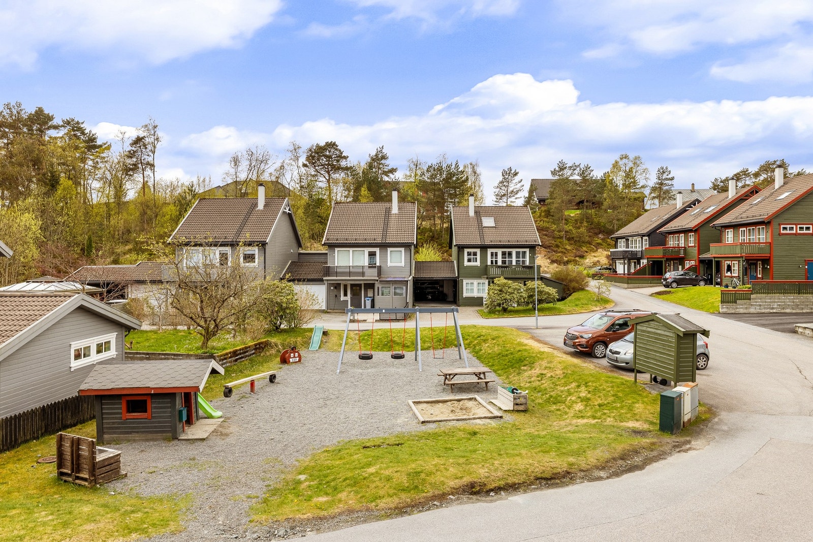 Koselig utsikt mot nabolagets lekeplass! Galleribilde