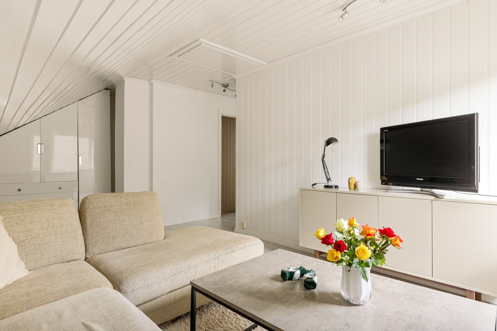 Et supert bonusrom for familien, enten det skal brukes som en TV-stue, hjemmekontor eller lekerom for de små! Galleribilde